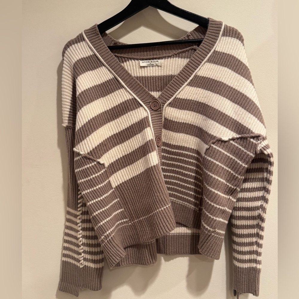 Moon River cropped oversized cardigan sweater, striped, detailed, M